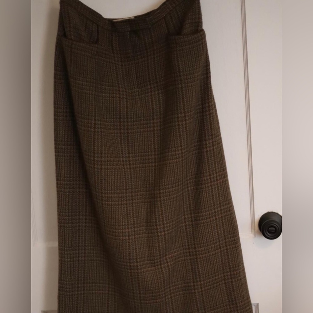 EVAN-PICONE VINTAGE wool pencil skirt with pockets.
